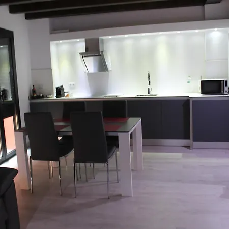 Apartaments y Habitacions Entre Volcans-2