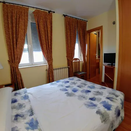 Hostal Prada Borges-2