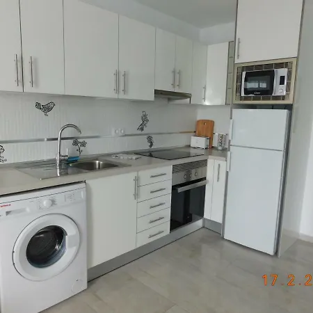 Los Gracioseros Apt 207-3