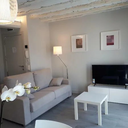 APARTAMENTOS TURISTICOS - PAPEL ARMADO - Calle Caldereros 33-3