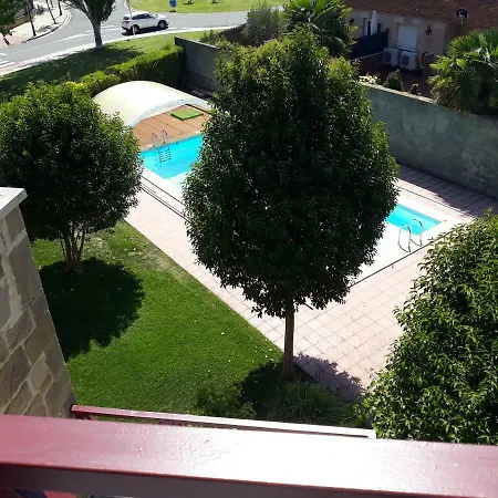 Preciosa casa independiente con piscina cubierta y gran jardín privados-3