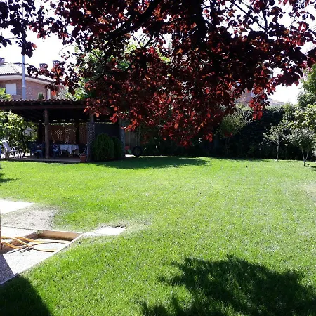 Preciosa casa independiente con piscina cubierta y gran jardín privados-2