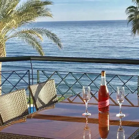 Mi Capricho B16 Beachfront Apartment-3