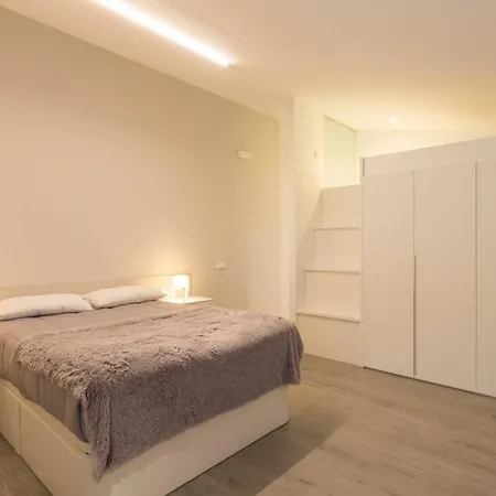 APARTAMENTOS TURISTICOS - PAPEL ARMADO - Calle Caldereros 33-2