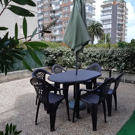 Apartamentos La Marina-3