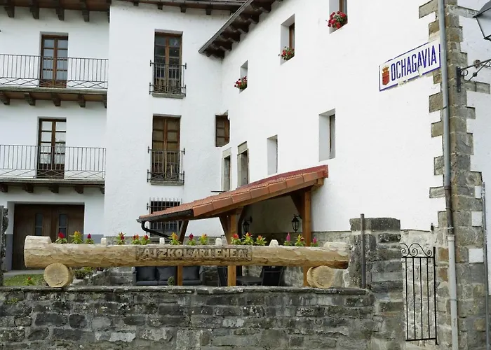 Aizkolarienea