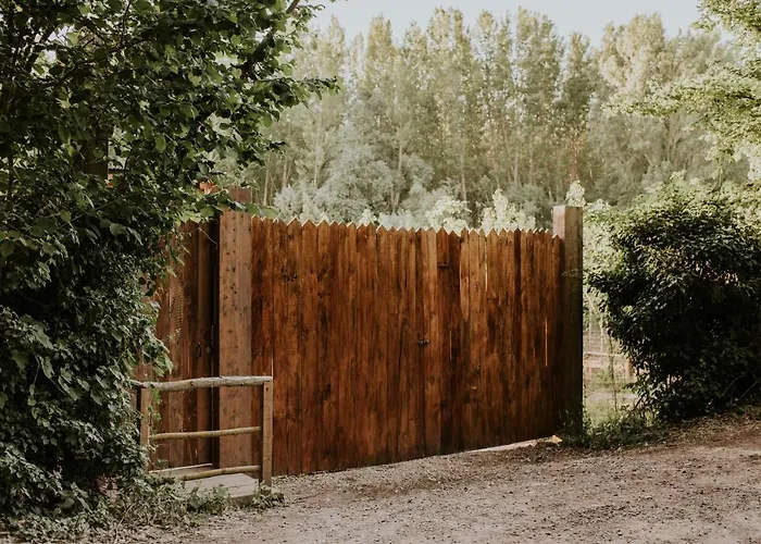 DURMIENDO ENTRE ARBOLES, Bonita cabaña en La Rioja Anguciana, España