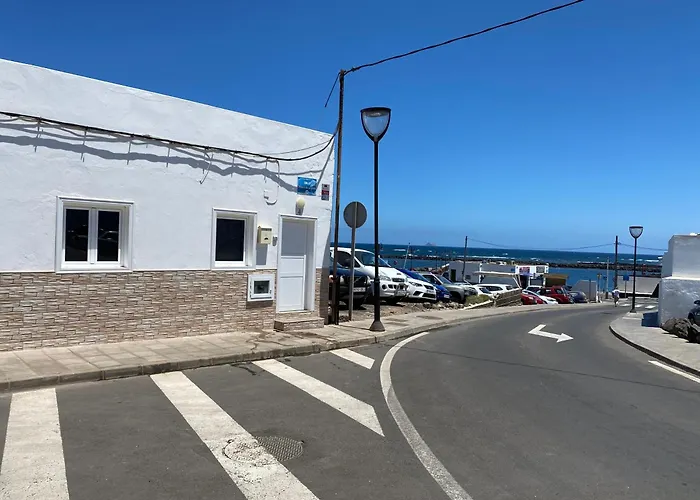 Albergue Mirador Del Muelle House Órzola, España