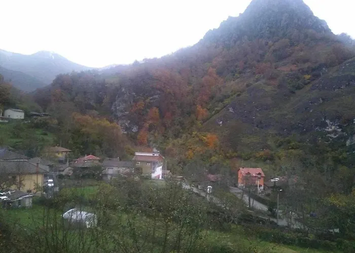 Apartamentos Valdecarzana Senda del Oso San Martin , España