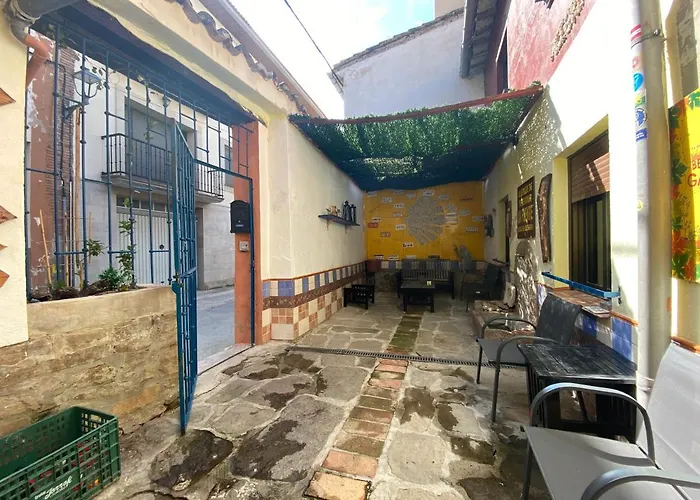 Albergue La Fuente Casa de Austria , SOLO PEREGRINOS Los Arcos, España