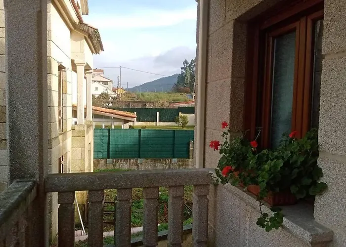 La Casa De Aldán Entre El Mar Y El Bosque