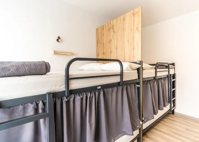 Four Rooms Hostel Lugo, España