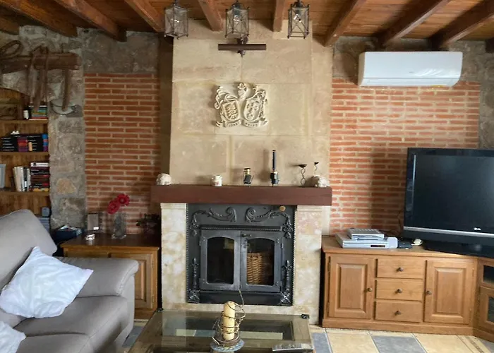 Casa Rural Neira Almenara de Tormes, España