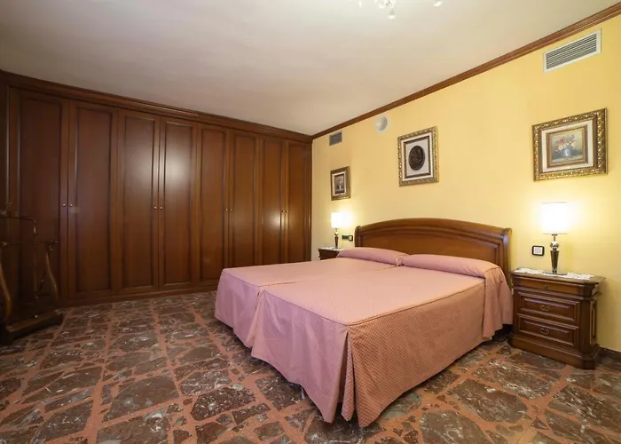 TurJalon - Apartamentos Ateca, España