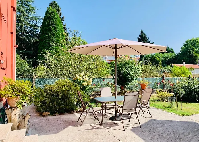 Apartamento A Casa Vermella con jardín a 10 minutos de Santiago de Compostela Ortono, España