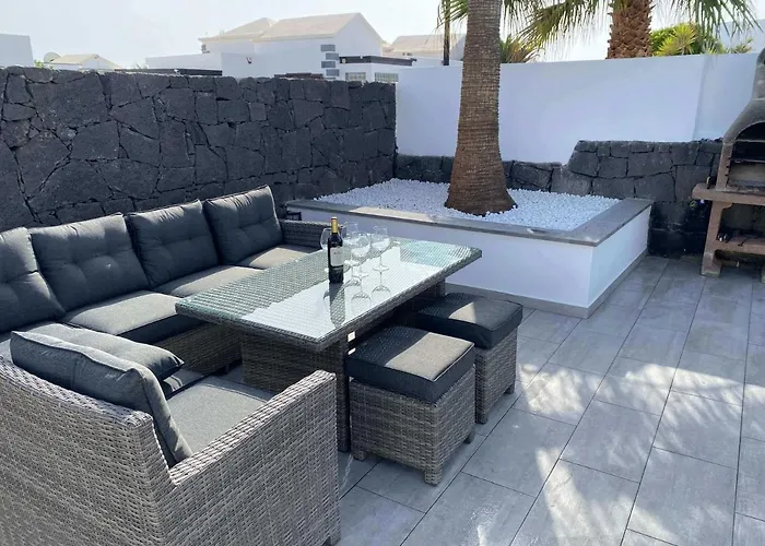 Stunning Villa Arabella - Heated Pool - Bbq - Amazing Terrace - Playa Blanca, Spain