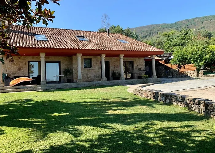 RAICES. Agradable Casa Con Piscina