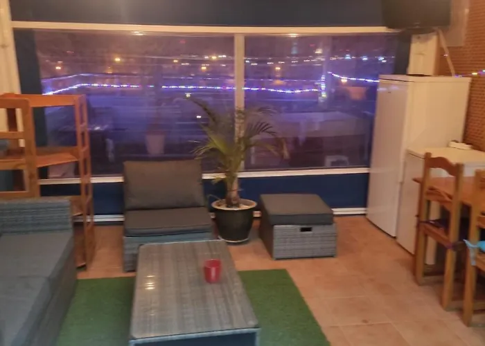 Apartamento Ático Arinaga con vistas , jacuzzi , terraza y barbacoa, España