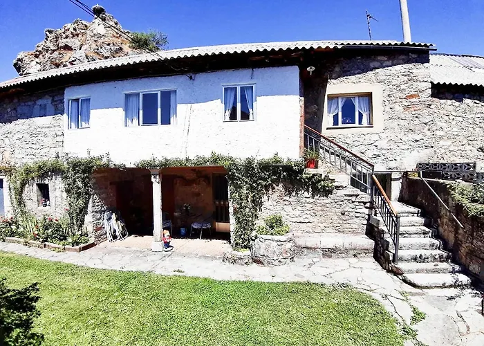 Turismo en Babia Bajo los nidos San Emiliano , España