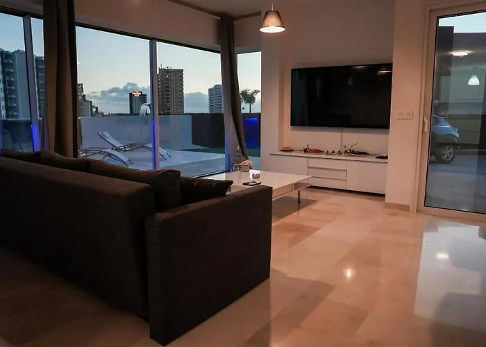Villa Nirvana - Luxury Villa With Heated Pool