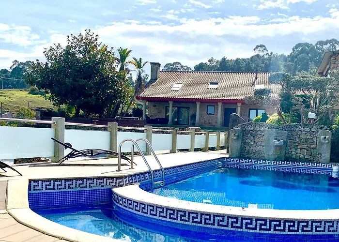 RAICES. Agradable Casa Con Piscina