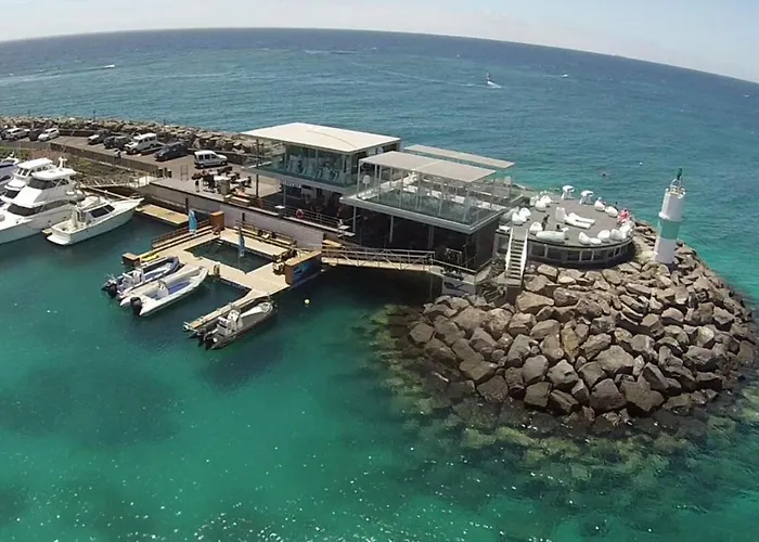 Inviting 1-Bed On Castillo Mar
