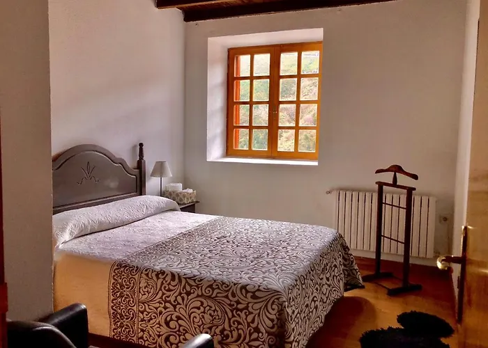Albergue Valle De Fornela Peranzanes, España