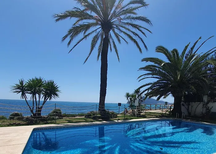 SOLETE - Apartamento con vistas, acceso directo al mar, piscina y parking by Redi