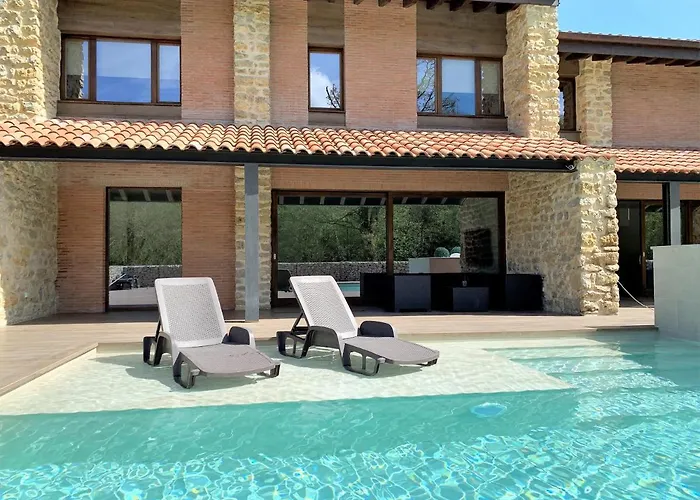 s En Villa Con Piscina Privada En Asturias El Marquesau