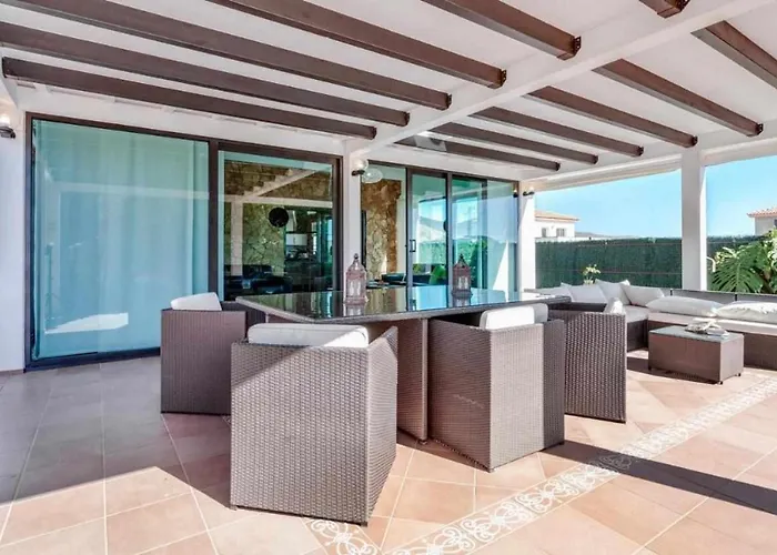 Villa cobas con piscina y privada Triquivijate, España