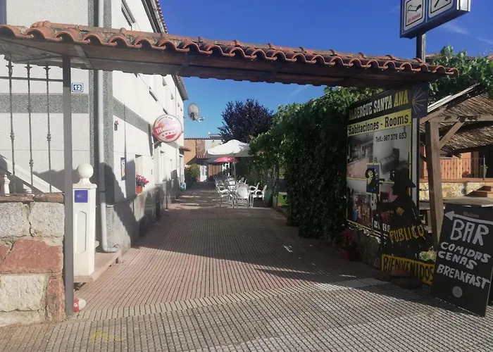 Albergue Santa Ana San Martín del Camino, España