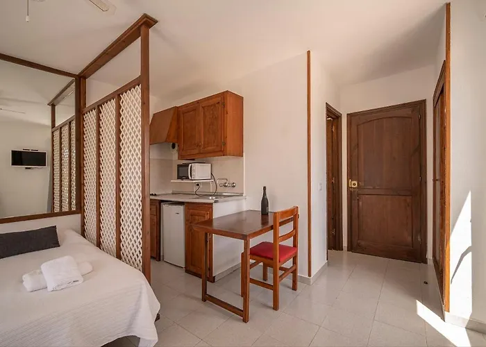 Estel Blanc Apartments - Adults Only Cala'N Blanes , Spain