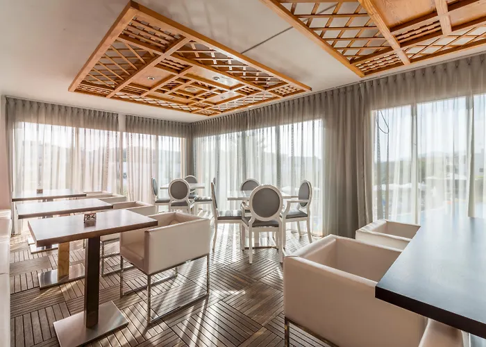 Apartamentos Playa Ferrera Cala Ferrera , España