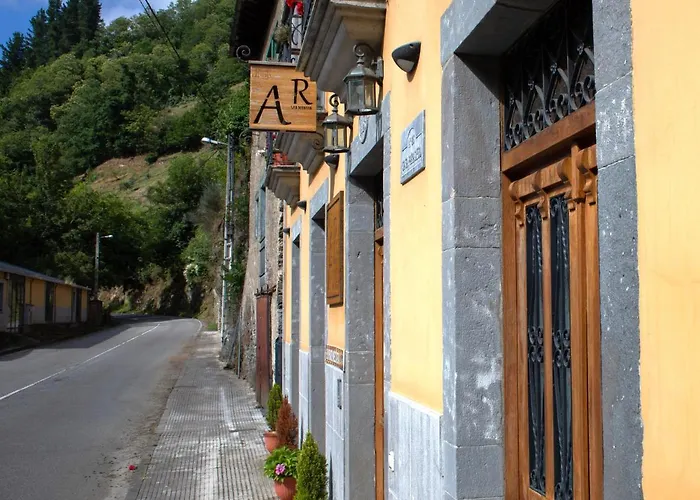 Apartamentos Rurales Las Mestas Puenteciella, España
