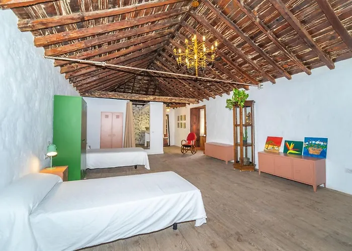 Cactus Coliving & Coworking Bed and Breakfast Arona , España