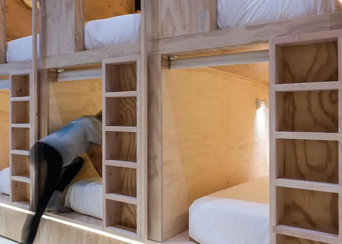 Colo Colo Hostel - Single Private Beds