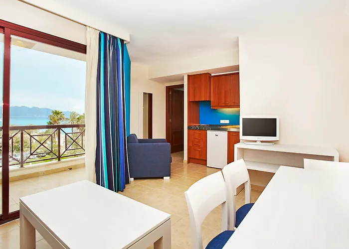 Universal Hotel Bikini Cala Millor , España