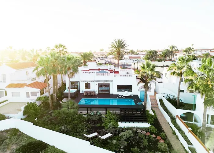Villa Los Flamencos by Veaco- Beachfront&pool
