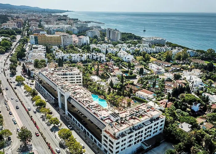 Apartamentos Guadalpin Suites