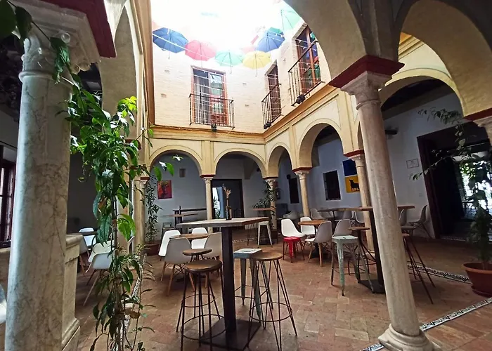 Frenteabastos Hostel Suites Cafe