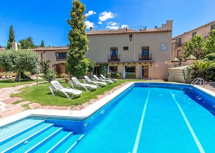 Catalunya Casas Village Center , No Car Needed And 35Km To Barcelona!
