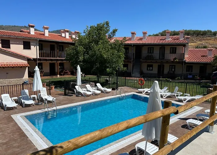APARTAMENTOS DOÑA JIMENA DEL AMBROZ 4 Estrellas complejo único en el centro del pueblo