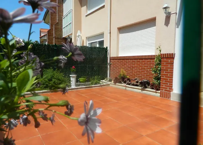 Apartamento con jardín privado cerca playa Usil - Mogro Miengo, España