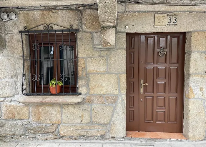A Casiña de Juan en el centro del pueblo