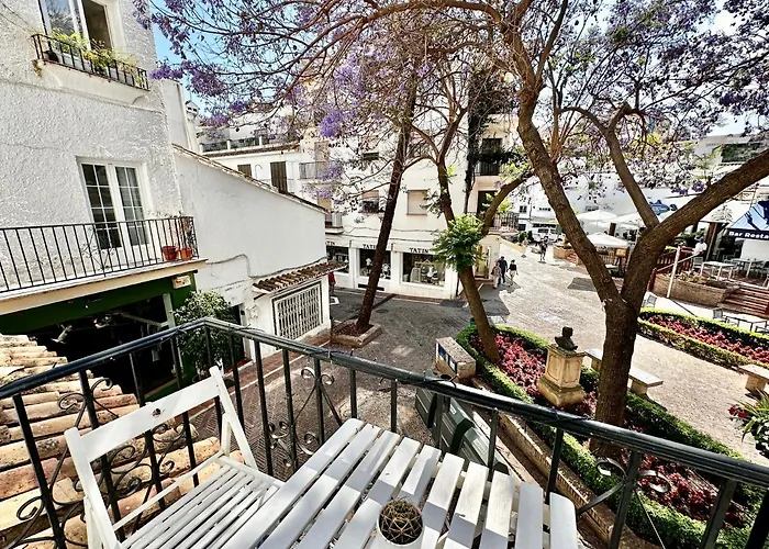 Old Town Modern Flat, 4 Minutes From Beach - Eaw Homes