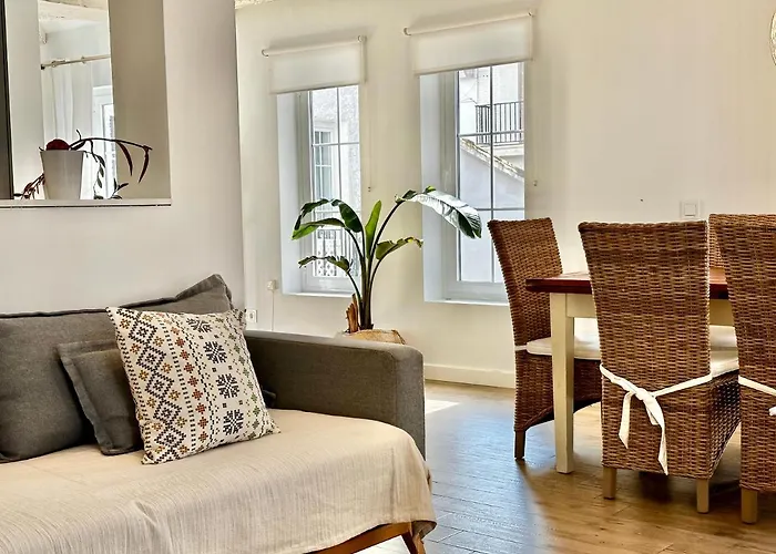 Old Town Modern Flat, 4 Minutes From Beach - Eaw Homes Marbella, España