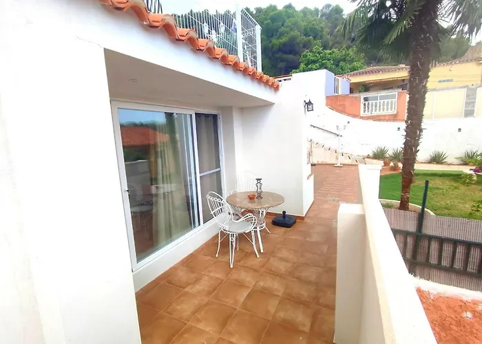 VILLA FALCONERA APARTAMENTS, GANDIA a las faldas de la montaña RELAX&PETS, España