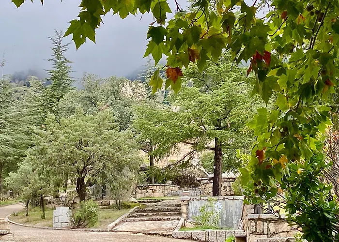 Magnífico Castillo privado, elevado en la roca La Cabrera, España