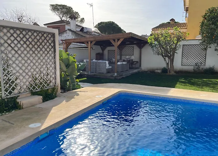 Ciudad Ducal Con Piscina Y Jardin