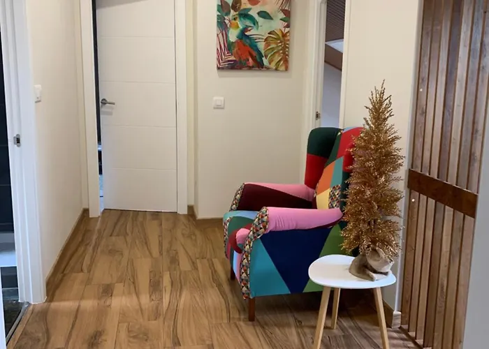 RAICES. Agradable Casa Con Piscina